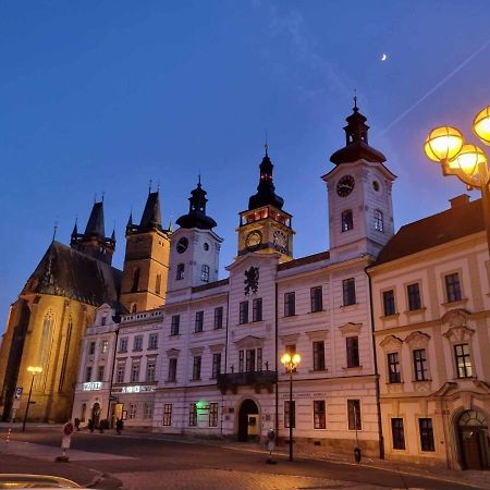 Luxusni Studio Na Velkem Namesti, Wi-Fi, Netflix Hradec Králové 外观 照片