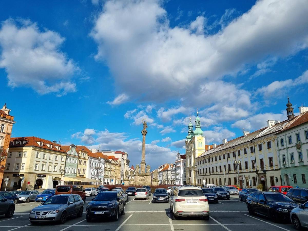 Luxusni Studio Na Velkem Namesti, Wi-Fi, Netflix Hradec Králové 外观 照片