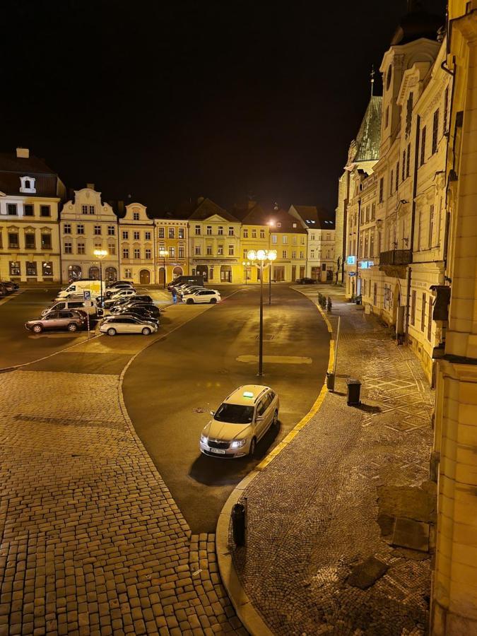 Luxusni Studio Na Velkem Namesti, Wi-Fi, Netflix Hradec Králové 外观 照片