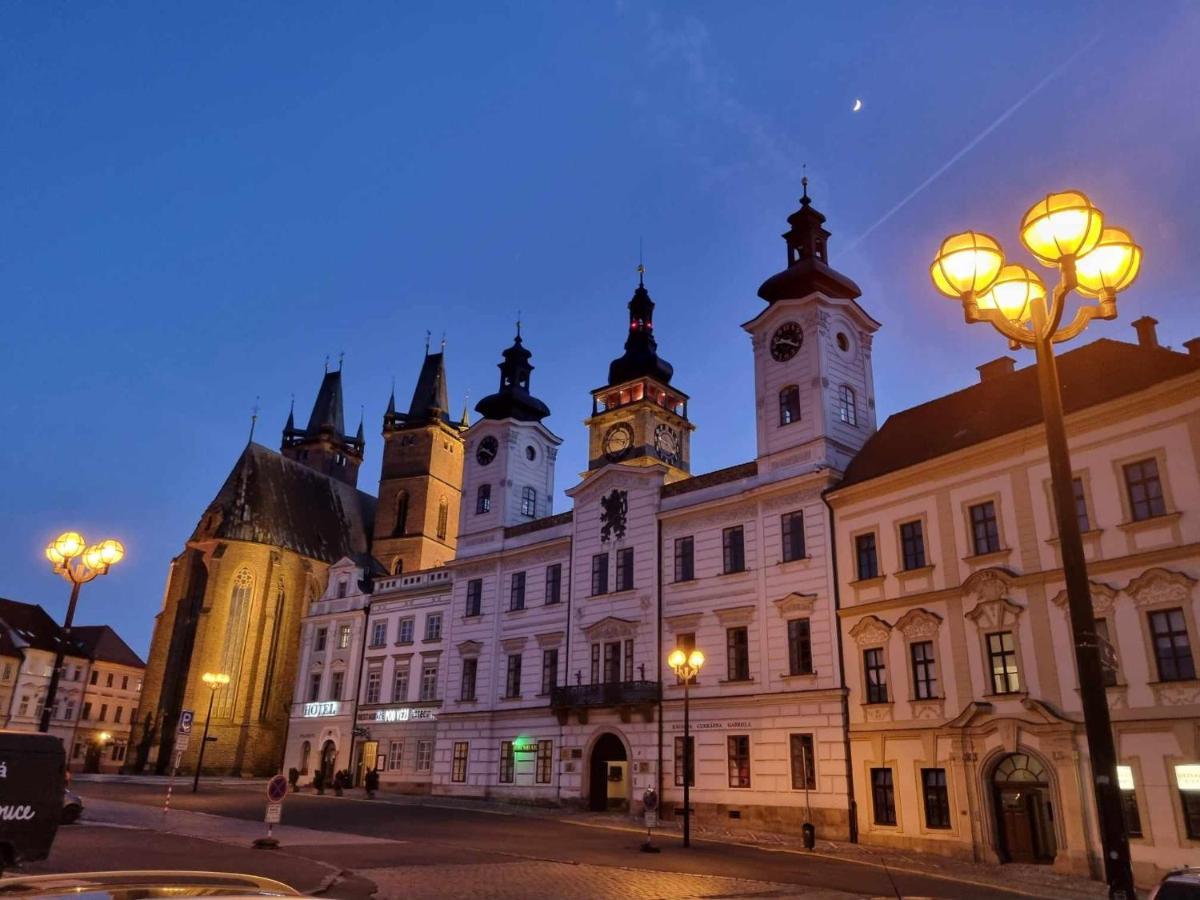 Luxusni Studio Na Velkem Namesti, Wi-Fi, Netflix Hradec Králové 外观 照片